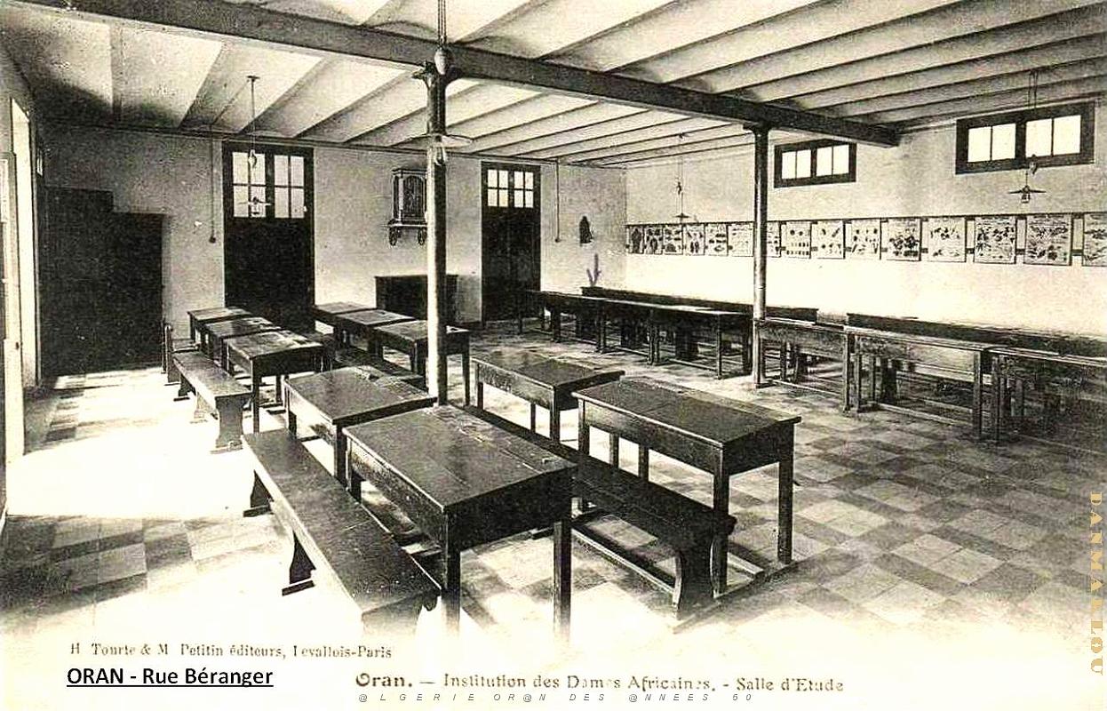 SP g- 021- St Pierre- Dames africaines- rue Beranger.jpg